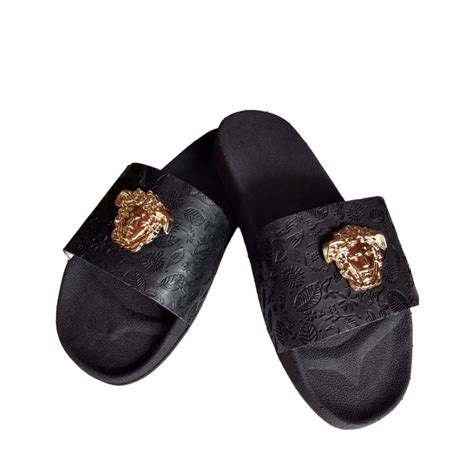 chinelo da versace 